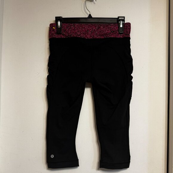 Lululemon Crop Ruched Knee Zipper Pockets Capri Leggings Size 6 Black Pink - Picture 3 of 6
